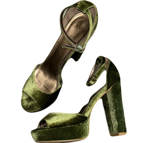 X2B Green Velvet Platform Stacked Heels Strappy 10 - Picture 1 of 8